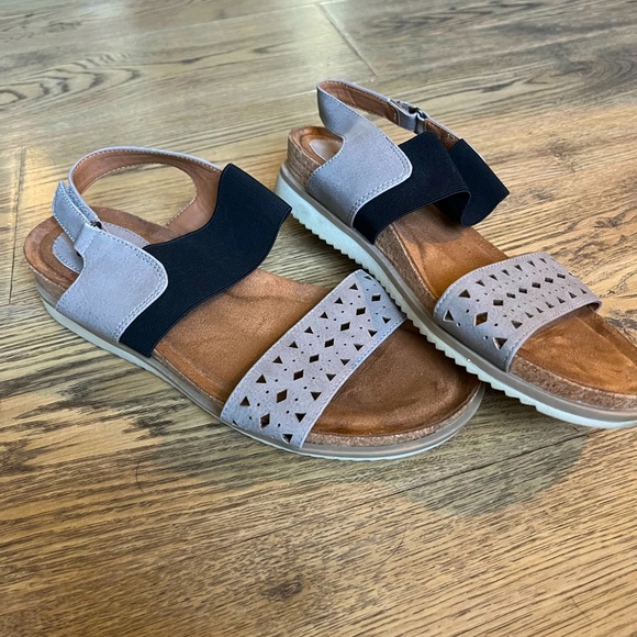 Women’s Sofft Sandals. Size 9. - Picture 2 of 4